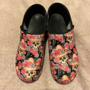 BJORK Swedish Vera Sugar Skull Patent Limited Edition Clogs Sz 10